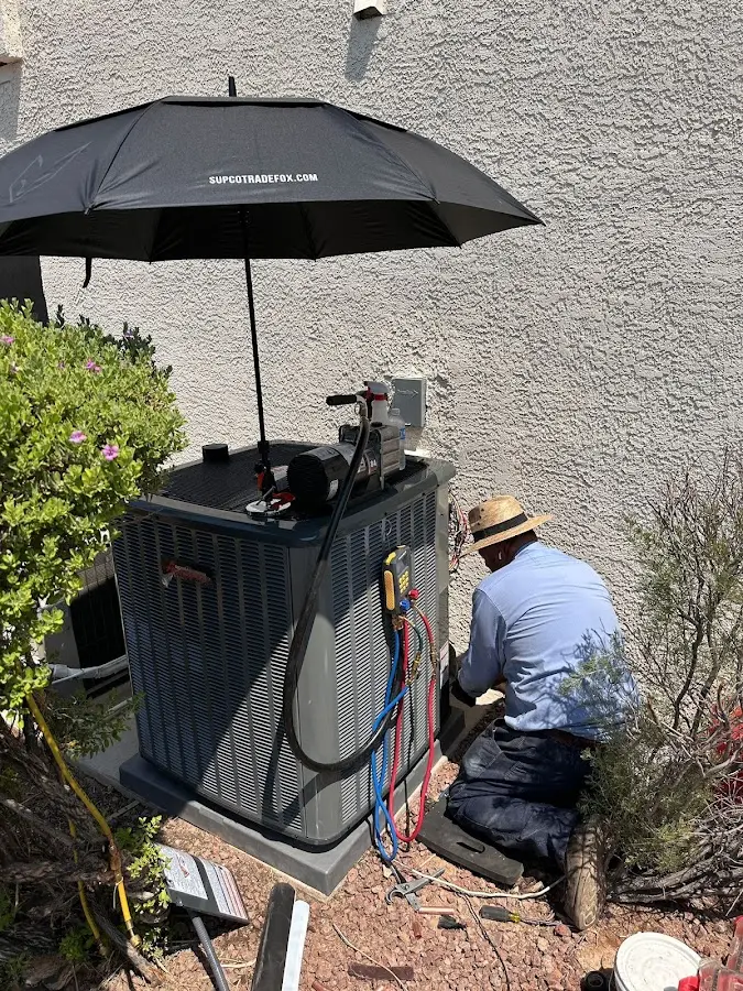 HVAC technician performing outdoor AC maintenance in El Paso de Robles (Paso Robles)
